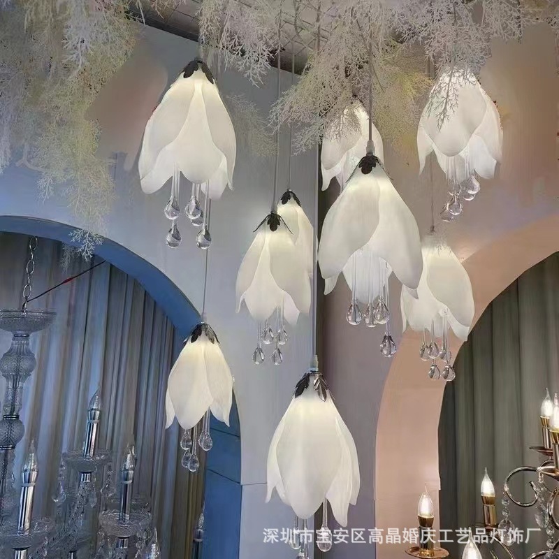 Đèn thả hoa ly thả trần trang trí đám cưới sự kiện
