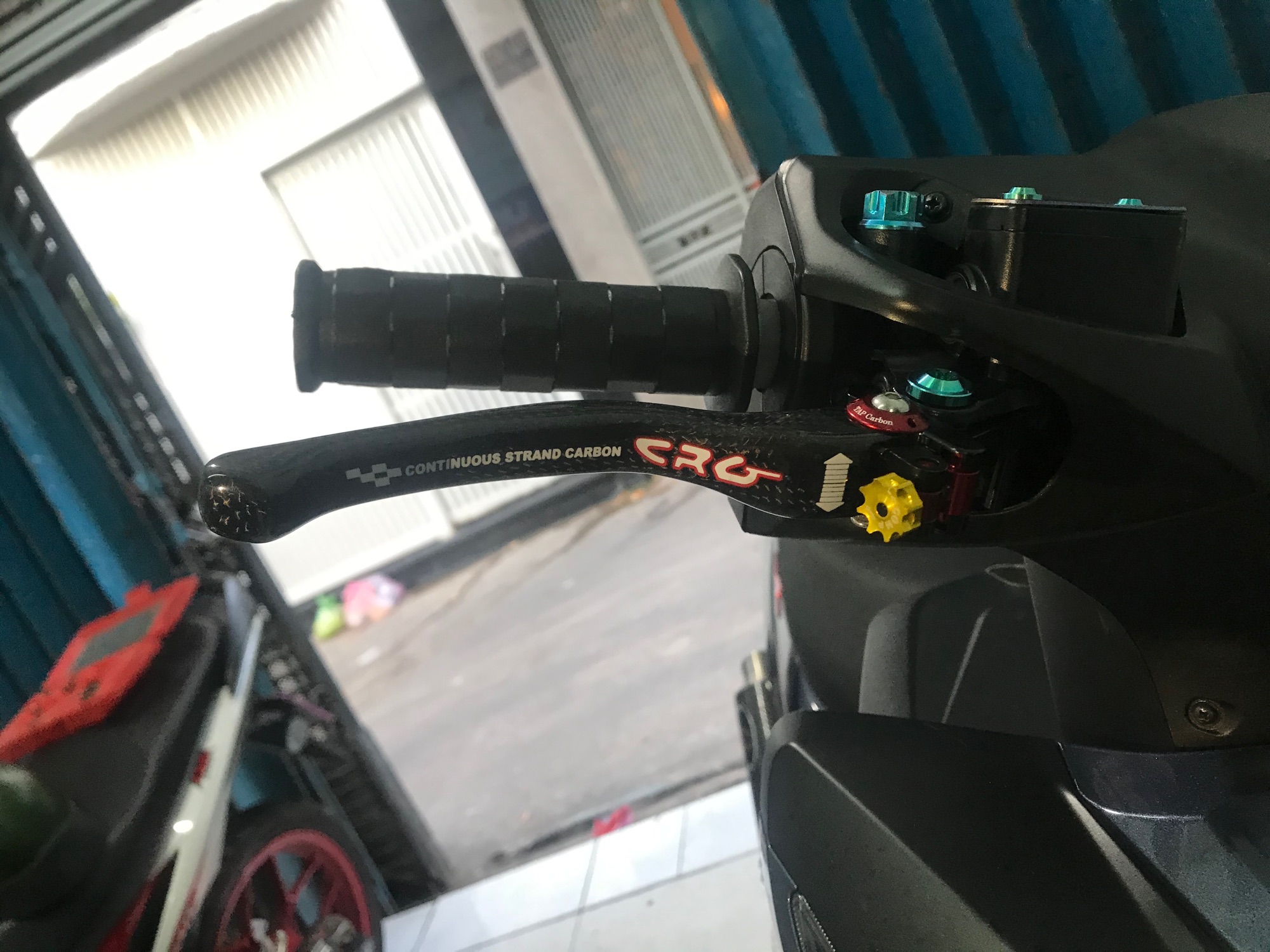 Cặp tay CRG carbon 1:1 cho win, exciter, SH, Vảrio và các dòng xe sử dụng thắng đĩa