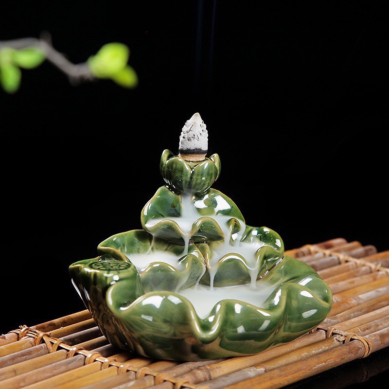 Thác khói trầm hương để bàn tặng 1 nụ trầm lá sen 4 tầng men lam ngọc - Decor Việt