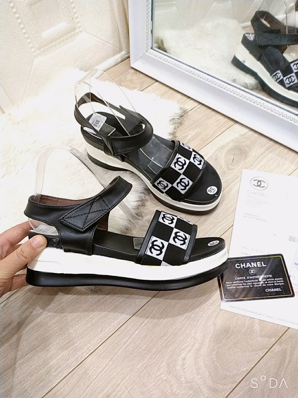 Xandal dáng xuồng siêu nhẹ