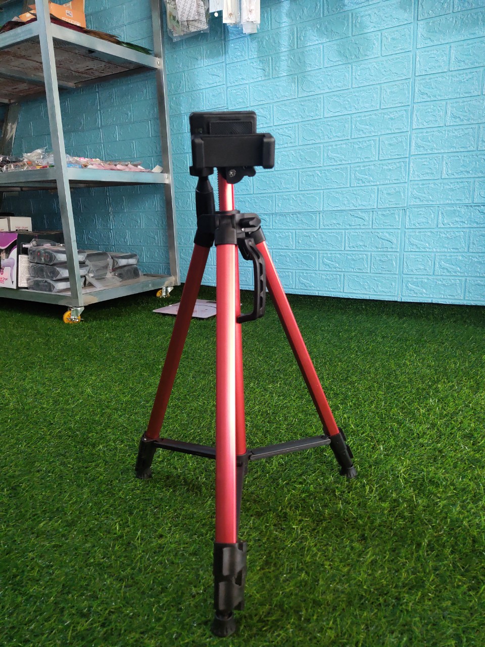 Chân Giá Đở Máy Ảnh Tripod 3366 Cao 1m50 Có Tay Cầm Quay Phim