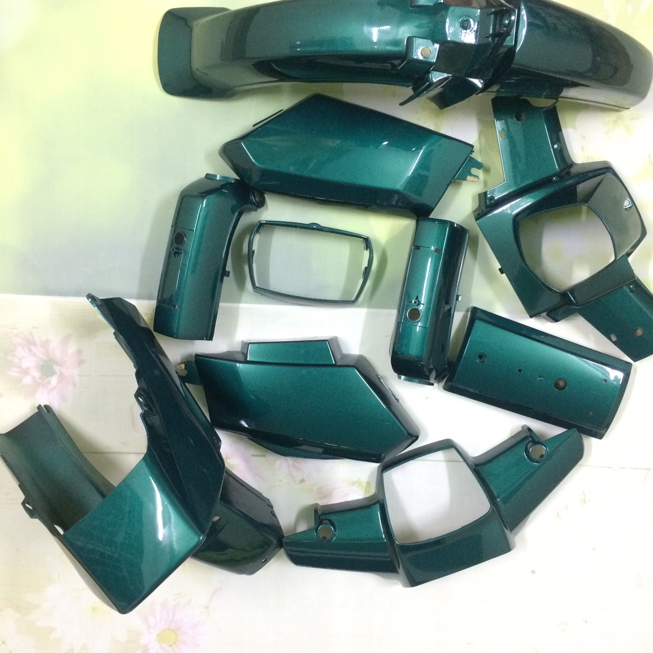 ( TẶNG TEM ) Bộ  Dàn áo xe Dream 2- dream việt ,màu Xanh rêu -nhựa trắng nguyên sinh loại 1