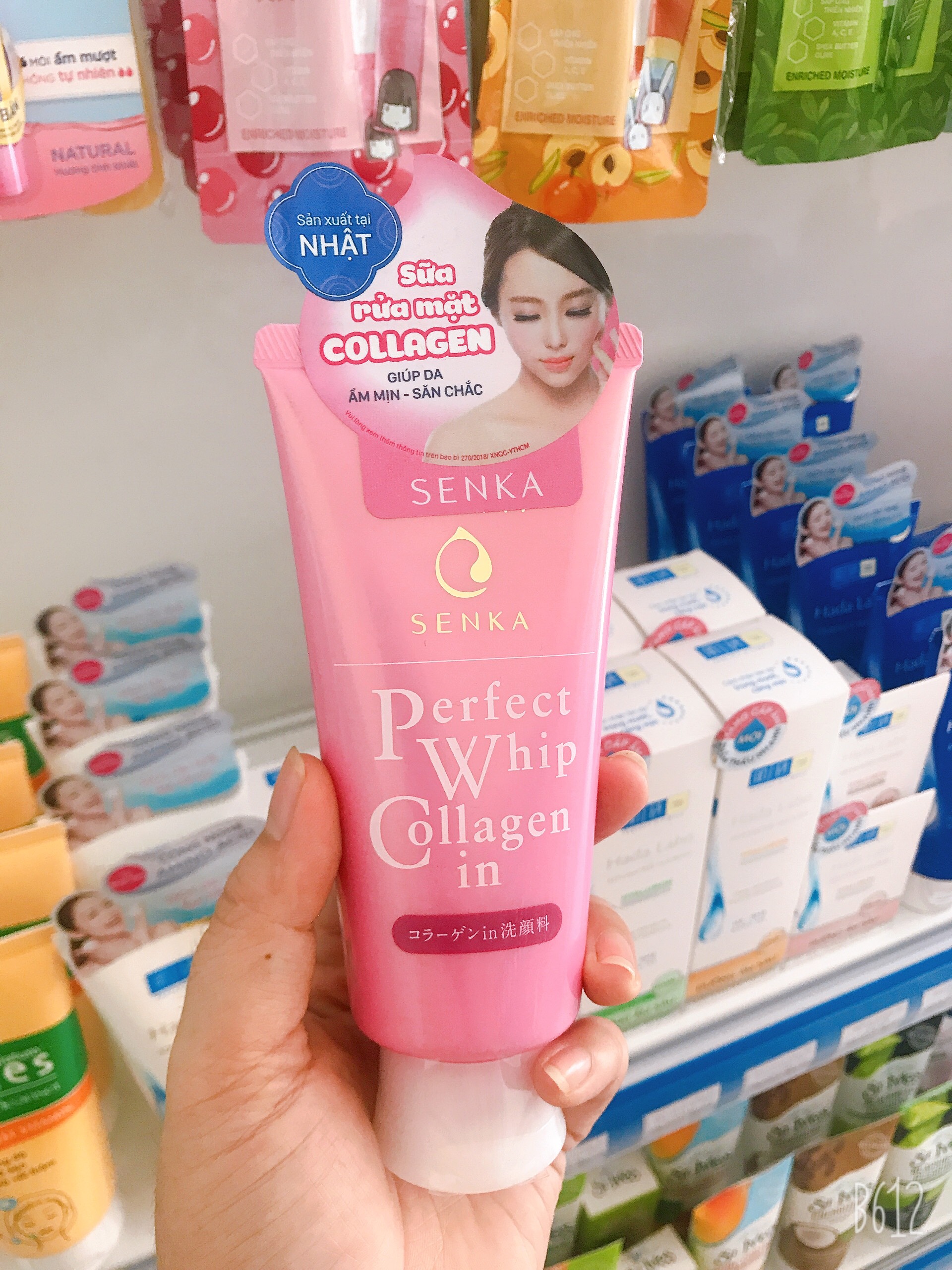 Sữa rửa mặt tạo bọt bổ sung Collagen Senka Perfect Whip Collagen In 120g