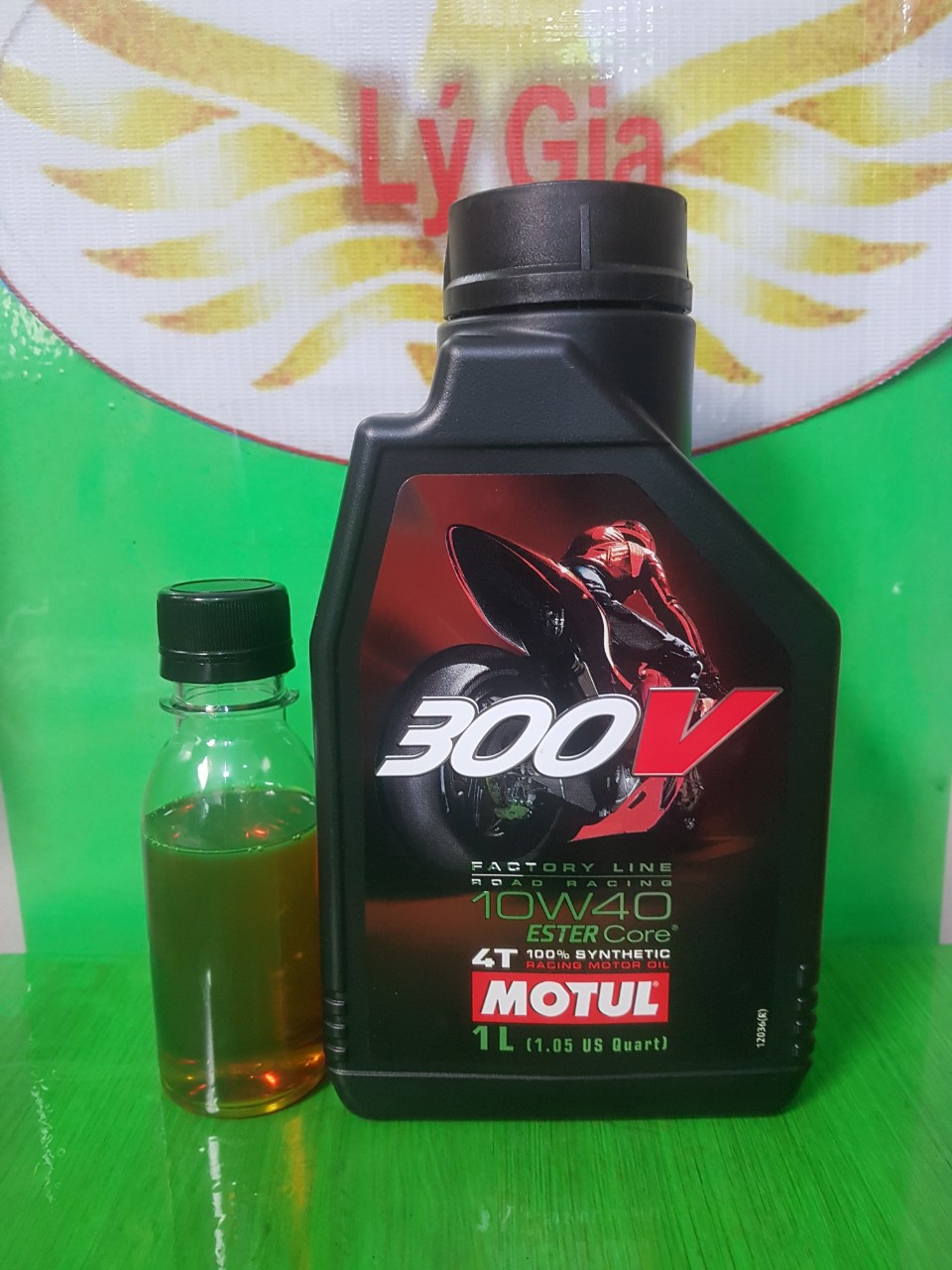 Nhớt motul 300v