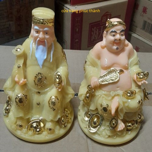 Thần tài ông địa đế tròn vàng