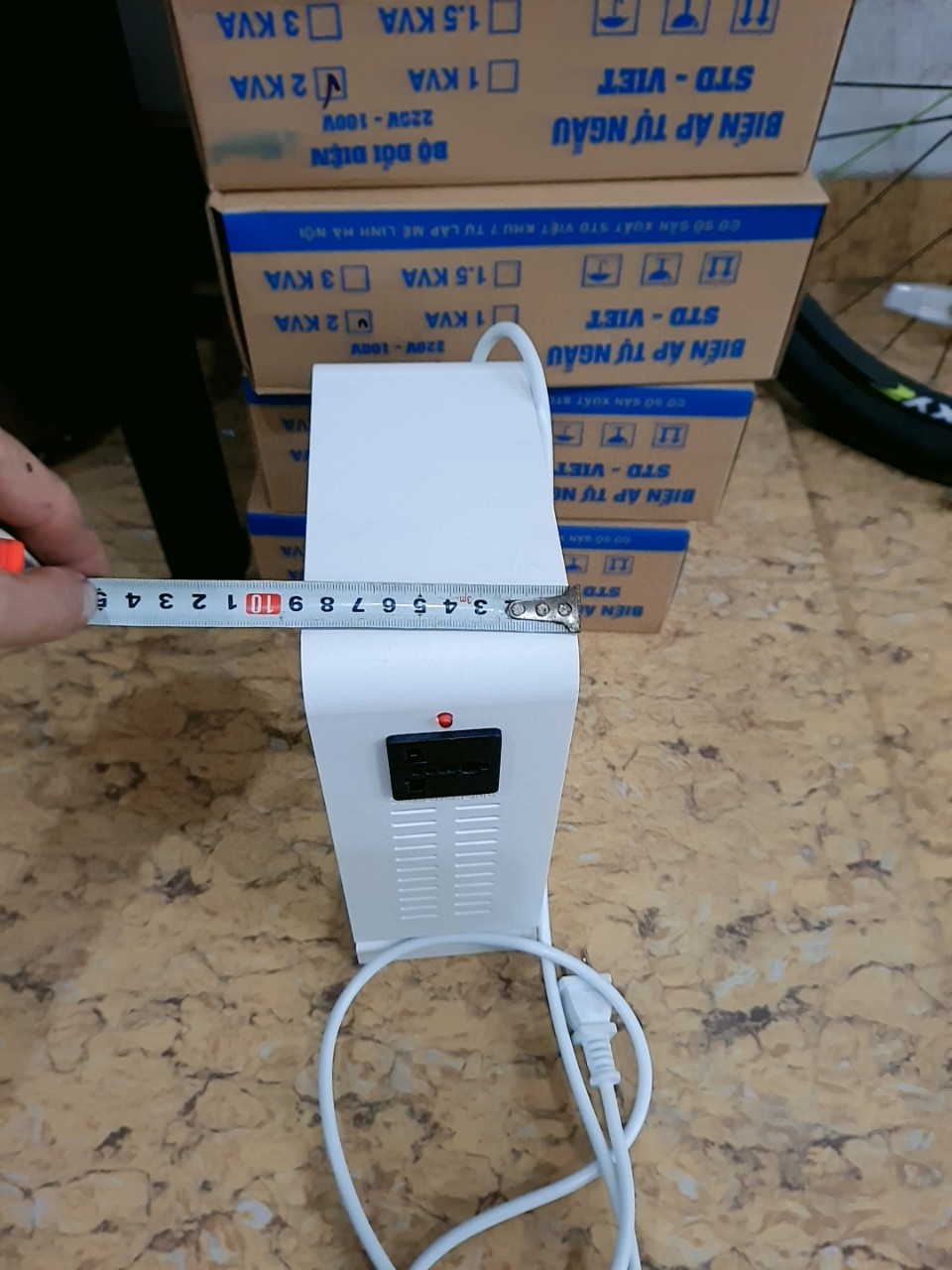 Bộ chuyển đổi điện áp 220v sang 100v dùng cho hàng nhật