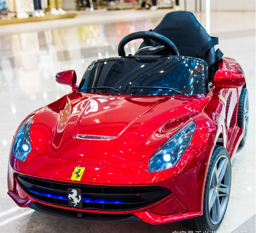 Xe ô tô điện trẻ em Ferrari siêu hấp dẫn cho các bé, sản phẩm được nhập khẩu chính hãng