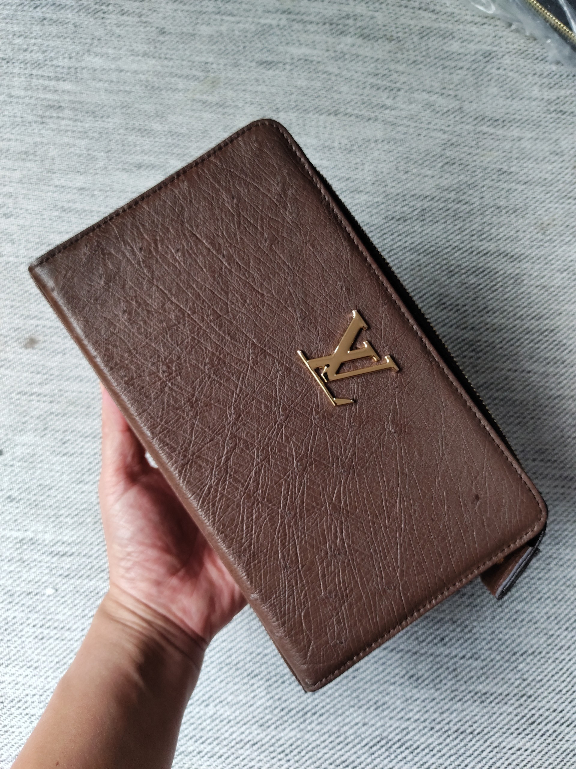 Ví cầm tay da đà điểu size đại | ví clutch da đà điểu khóa số | màu đen và nâu | bảo hành 24 tháng.