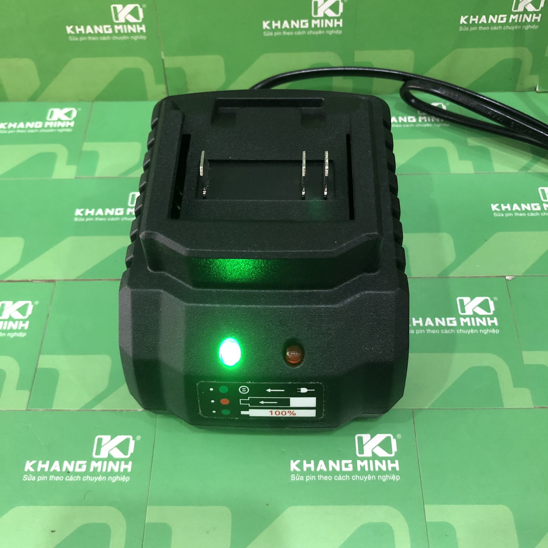 Sạc đế 21V, sạc các loại pin trượt Makita và pin TQ 18V 5S, dùng mạch sạc adaptor DC