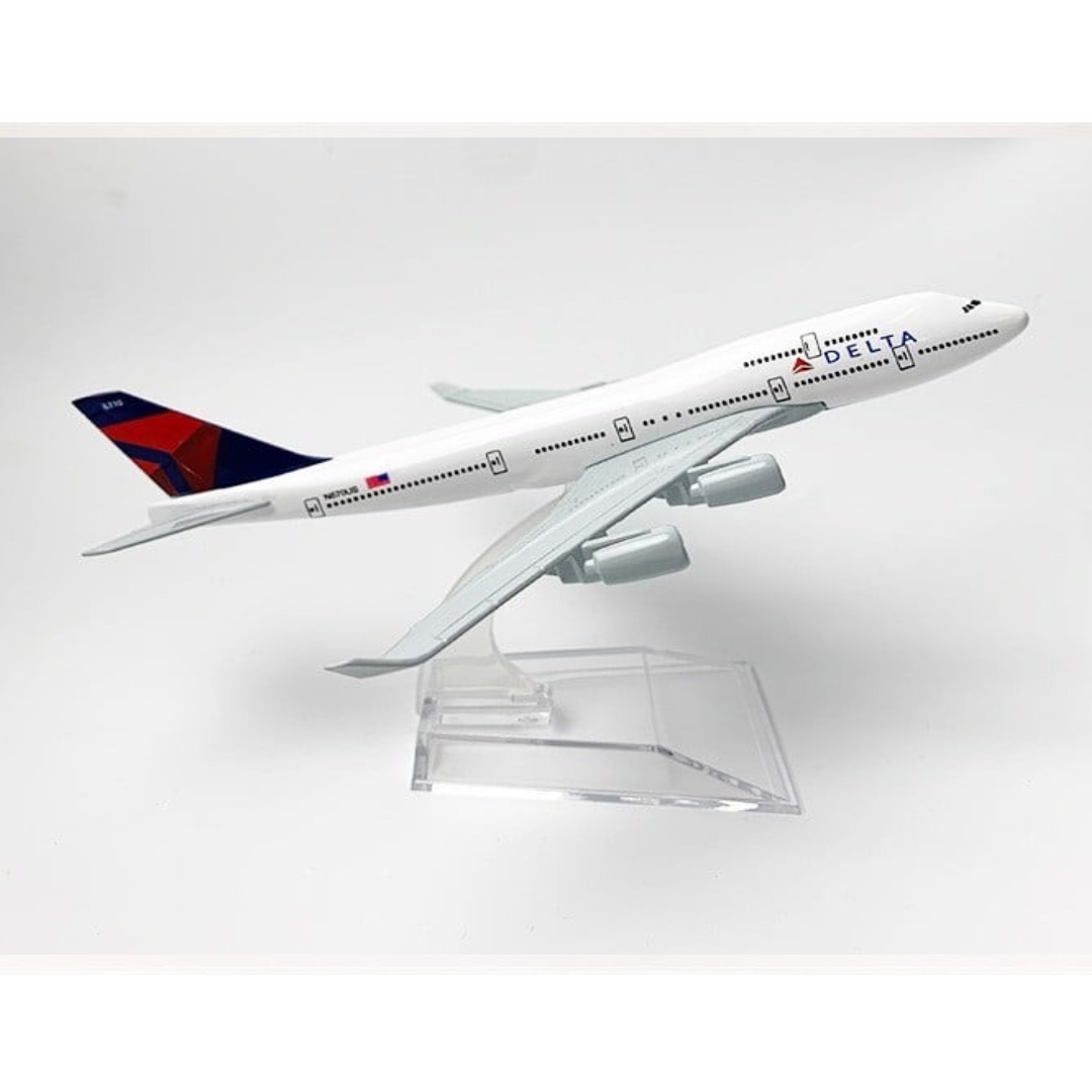 Mô hình máy bay Delta Airlines Boeing B747 16cm MB16016