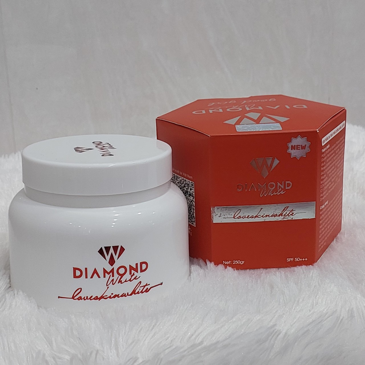 Dưỡng Trắng Body DIAMOND Kim Cương Đỏ 250g