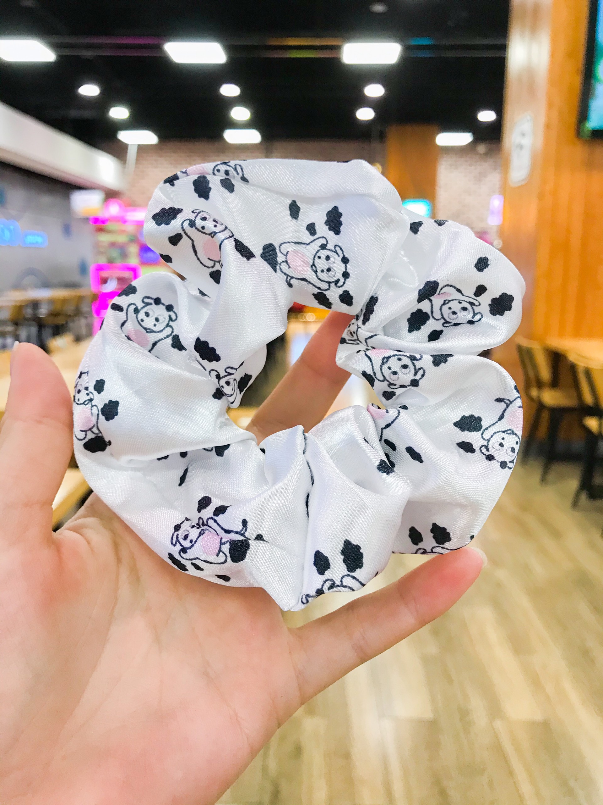 Buộc tóc scrunchies - dây buộc tóc scrunchies bò sữa vải phi bóng xinh xắn hot trend pkhna0137