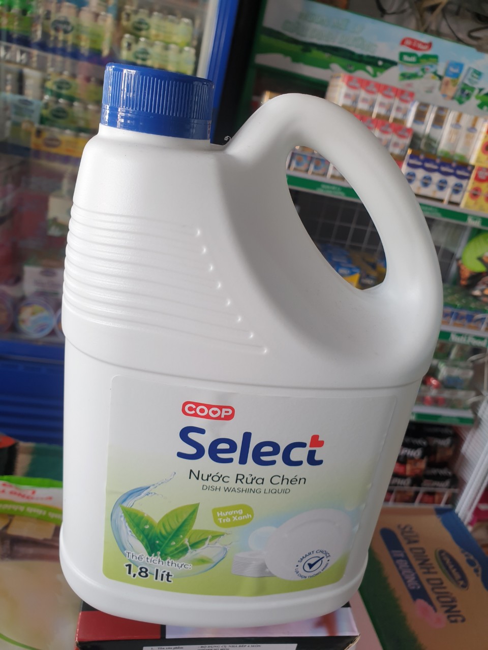 Nước rửa chén coop select hương trà xanh 1,8l