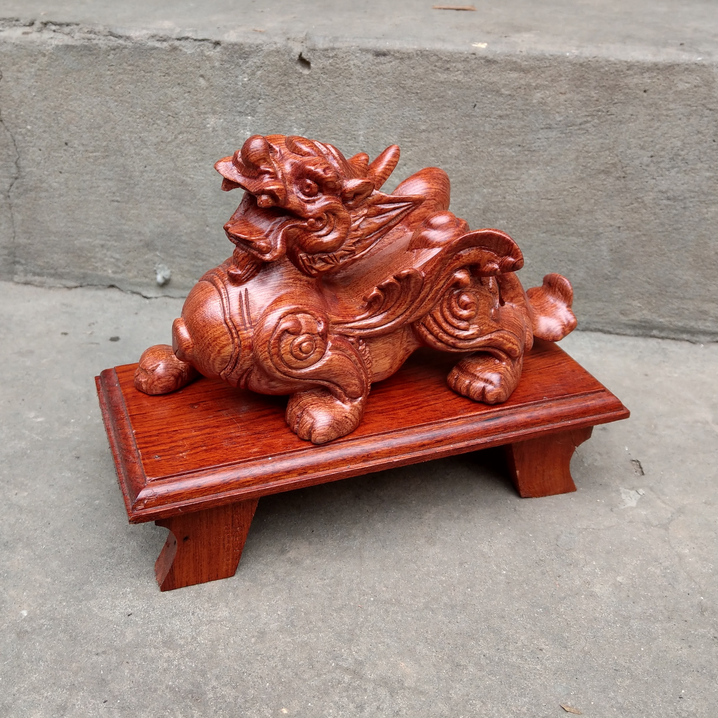 Kỳ lân gỗ hương size 20 cm