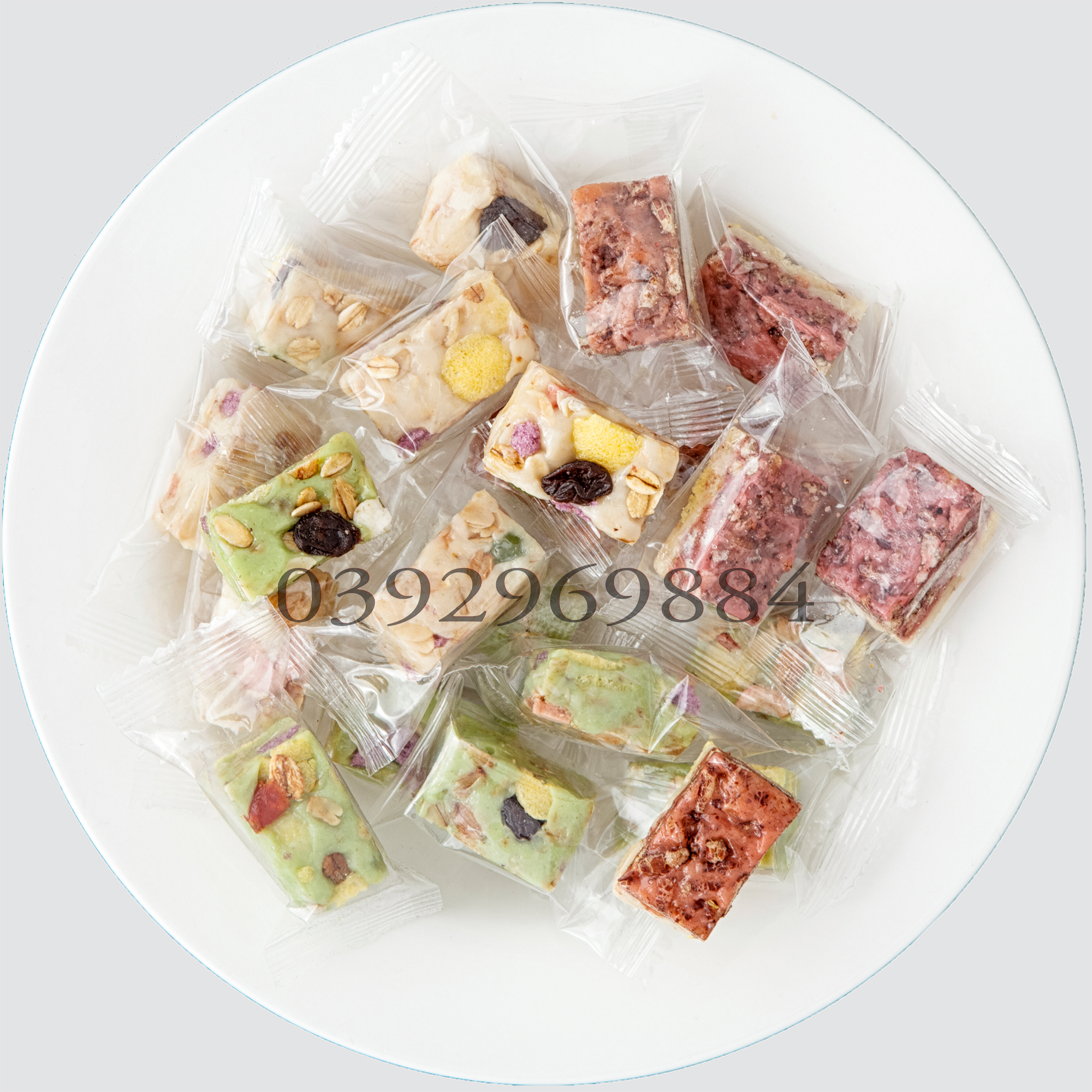 Kẹo dừa ngũ cốc thơm ngon, ít ngọt, dành cho người ăn kiêng mix 3 vị (truyền thống, lá dứa, gạo lứt) 250g/ 500g/ 1kg
