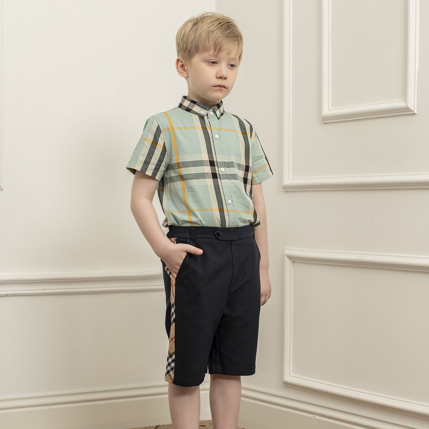 Quần short bé trai 137Kids đùi kaki kẻ caro burberry