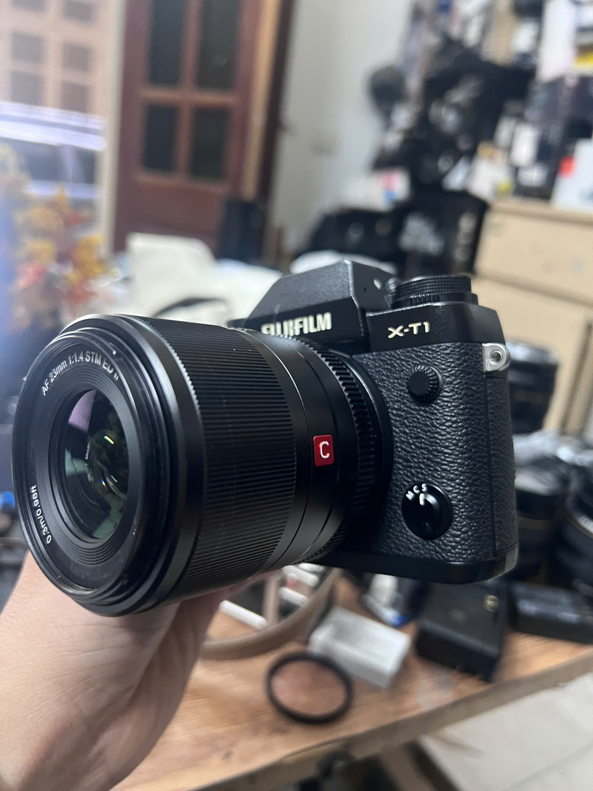 Máy ảnh Fujifilm XT-1 kèm lens Viltrox 23f1.4
