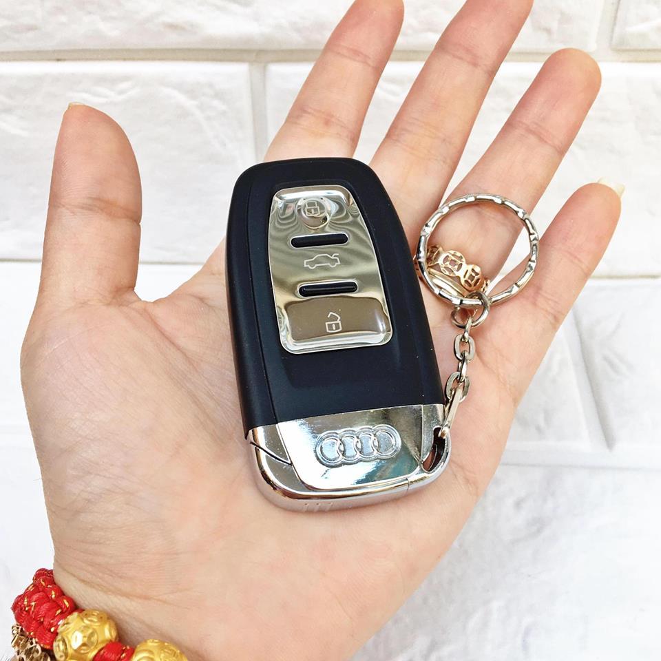 BẬT LỬA MÓC KHOÁ HÌNH REMOTE XE HƠI AUDI ( CÓ ĐÈN PIN )