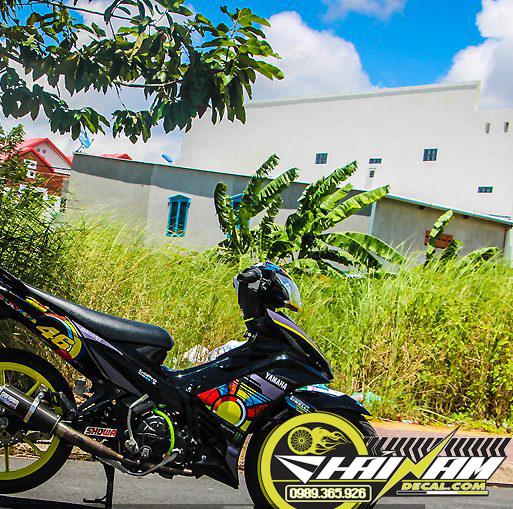 Tem trùm exciter 135 đen chỉ vàng 46