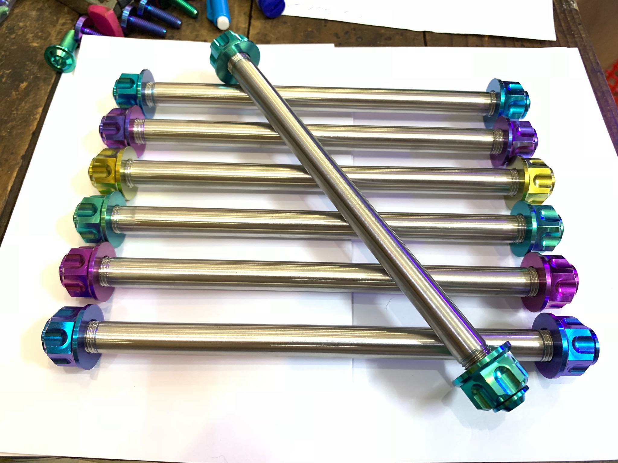 1 cây Cốt bánh Titan Gr5 trước sau 10 ly hoặc 12 ly , 14ly ( bao gồm cốt  tán  ốc) cho tất cả các dòng xe