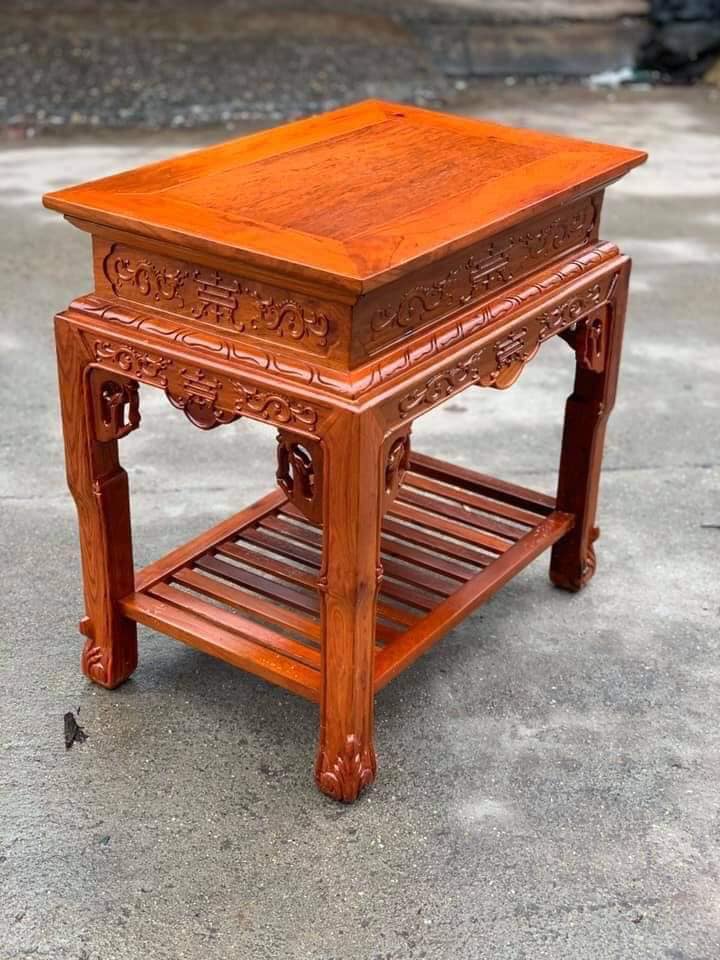 bàn đục rồng gỗ hương lào kíc thước dài 60 cm rộng 40 cm cao 60 cm.