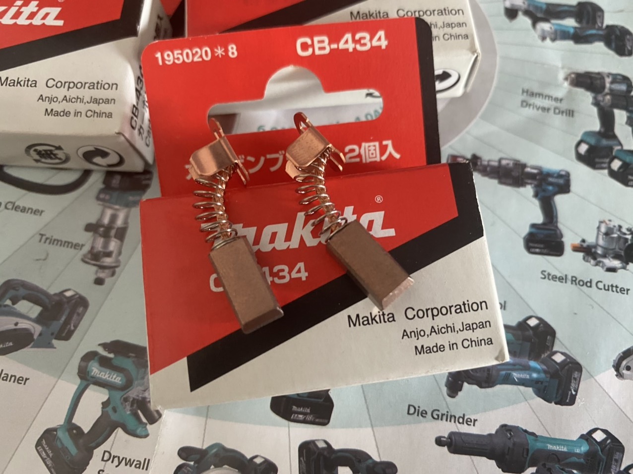 Chổi than Makita CB-434 195020-8 dùng cho các loại máy 12v .