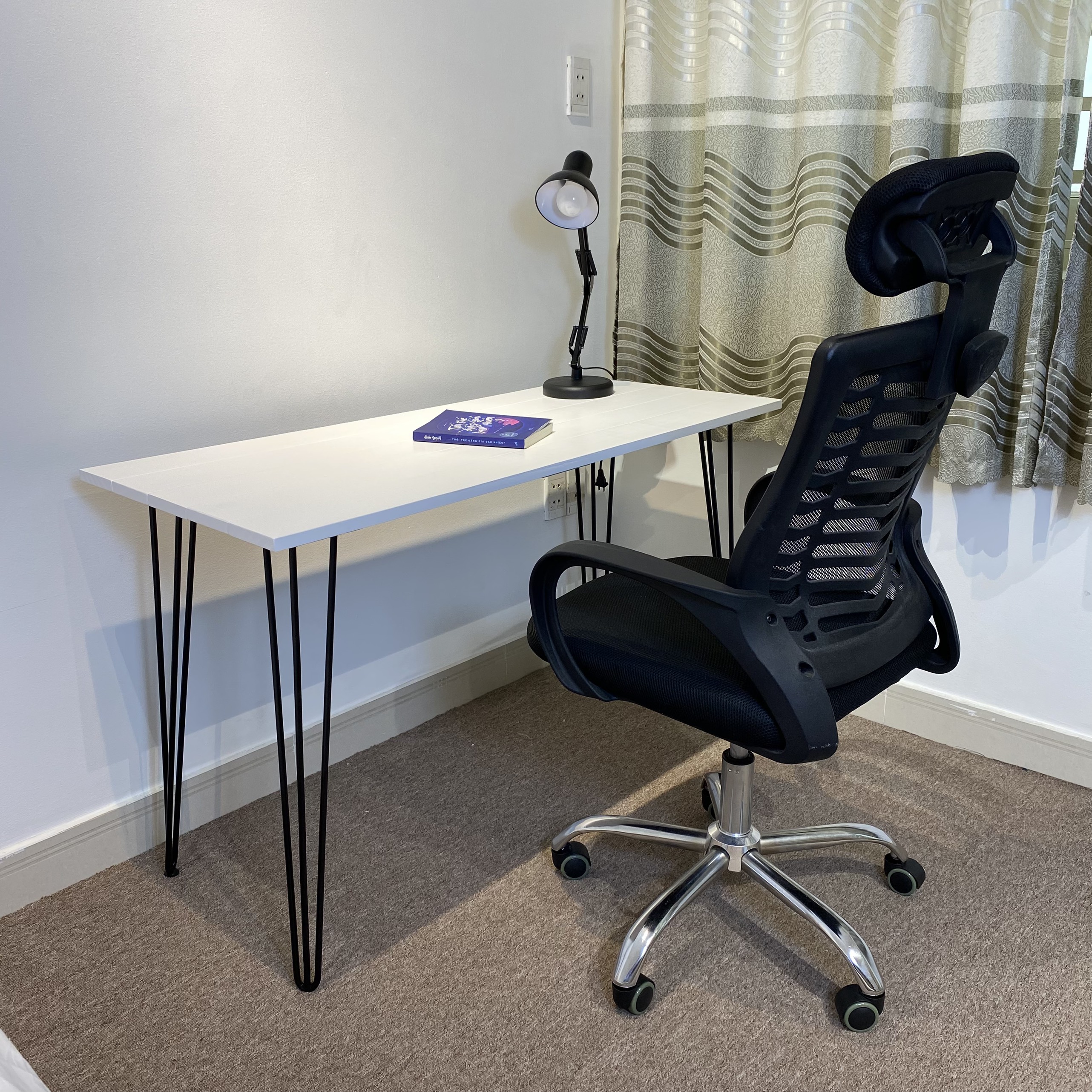 Bàn làm việc dài 1m4 gỗ thông kiểu pallet kết hợp chân sắt - bàn làm việc deskaholic
