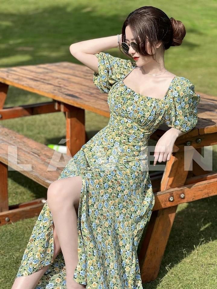 Đầm maxi lụa hoa nhí cổ u vai búp,có mút ngực phối nút bọc, xẻ tà trước điệu đà mondx26