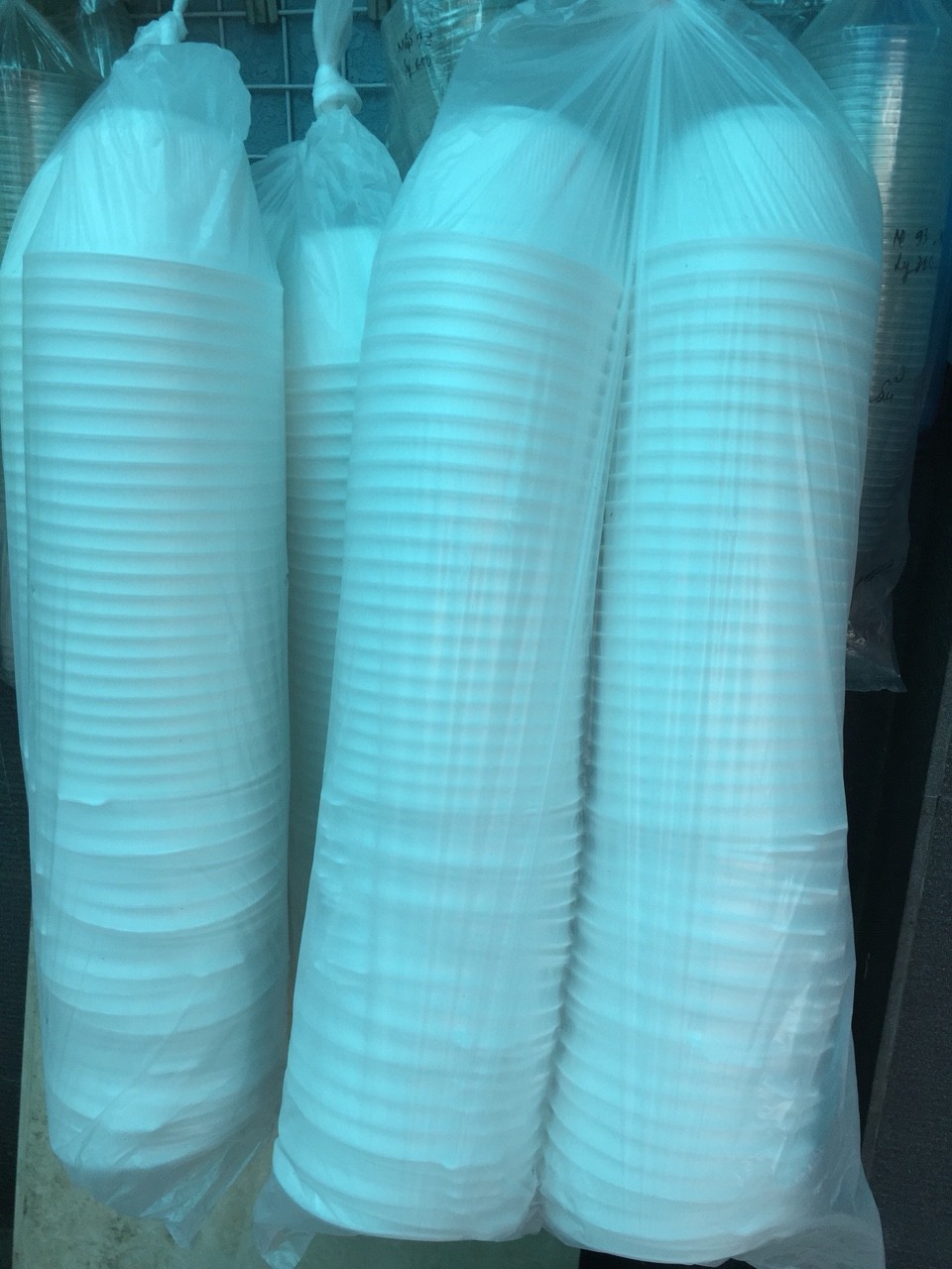 Tô nhựa dùng 1 lần. 1 cây 50 cái