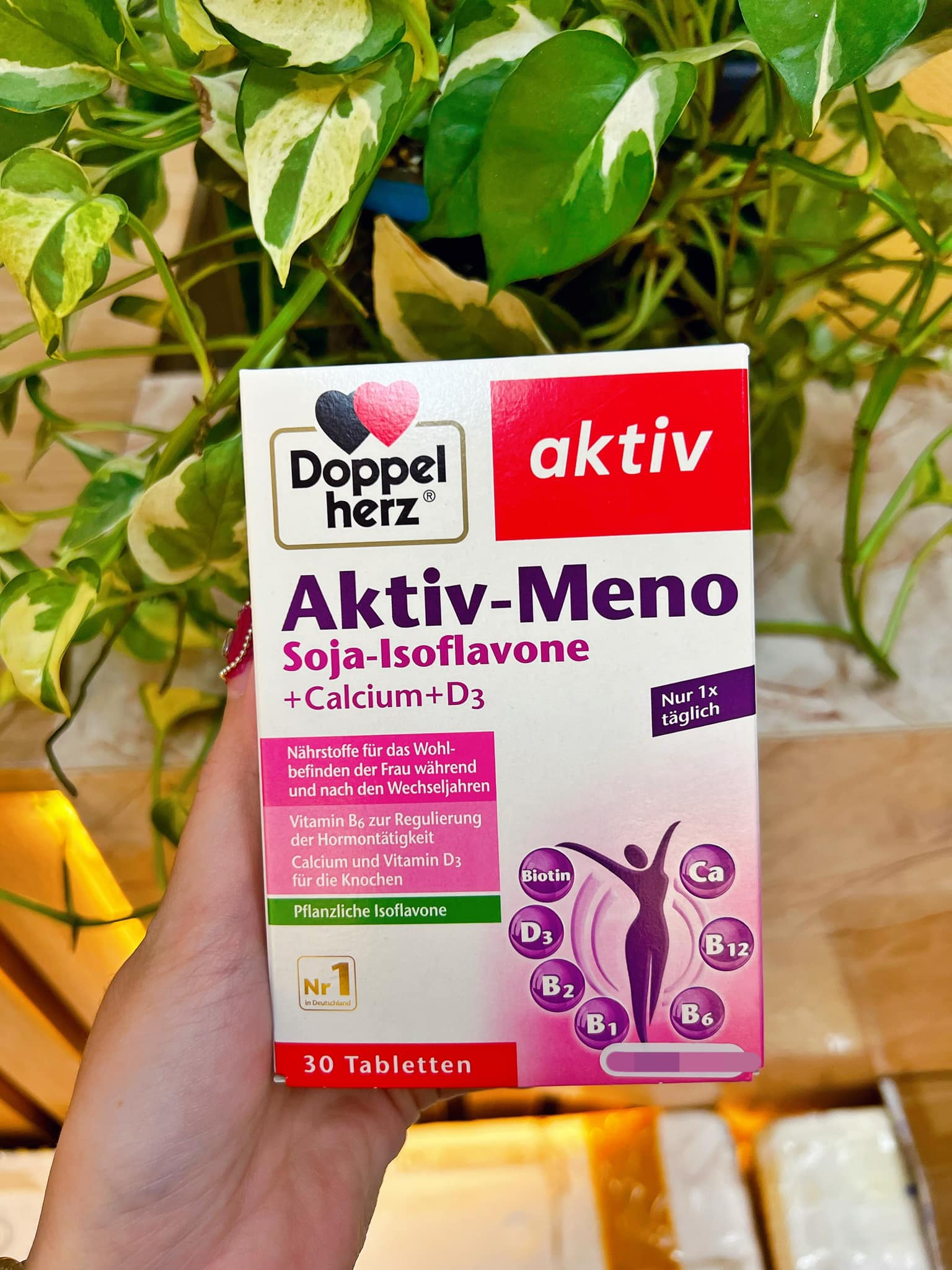 Aktiv-Meno- Bổ sung nội tiết tố nữ hỗ trợ giảm các triệu chứng bốc hỏa, phòng loãng xương, làm đẹp da Hộp 30 viên