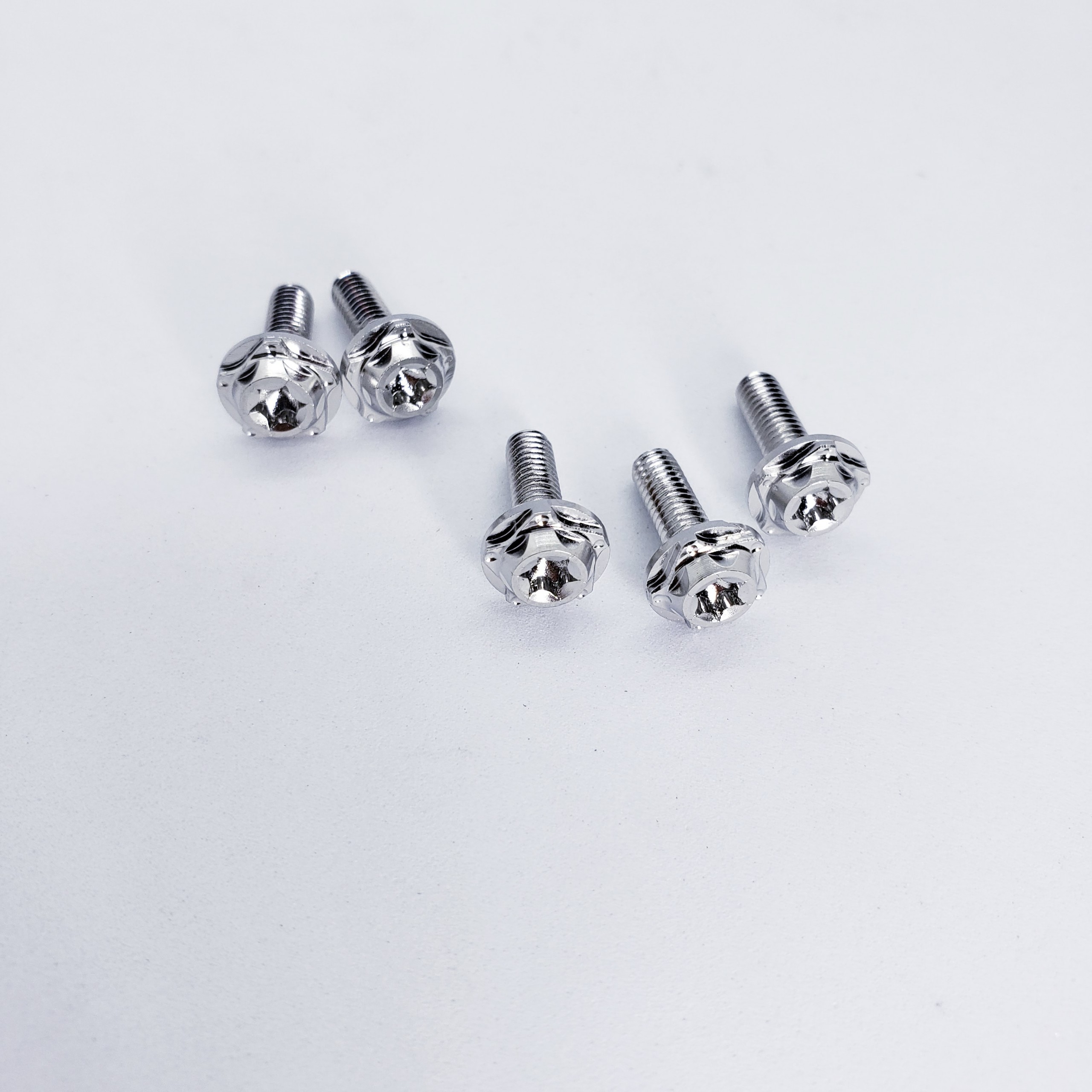 5 ốc salaya 4li15 inox răng nhuyễn bắt đầu đèn bợ đồng hồ xe honda nắp bình dầu các dòng xe wave dream...(giá 5 ốc)