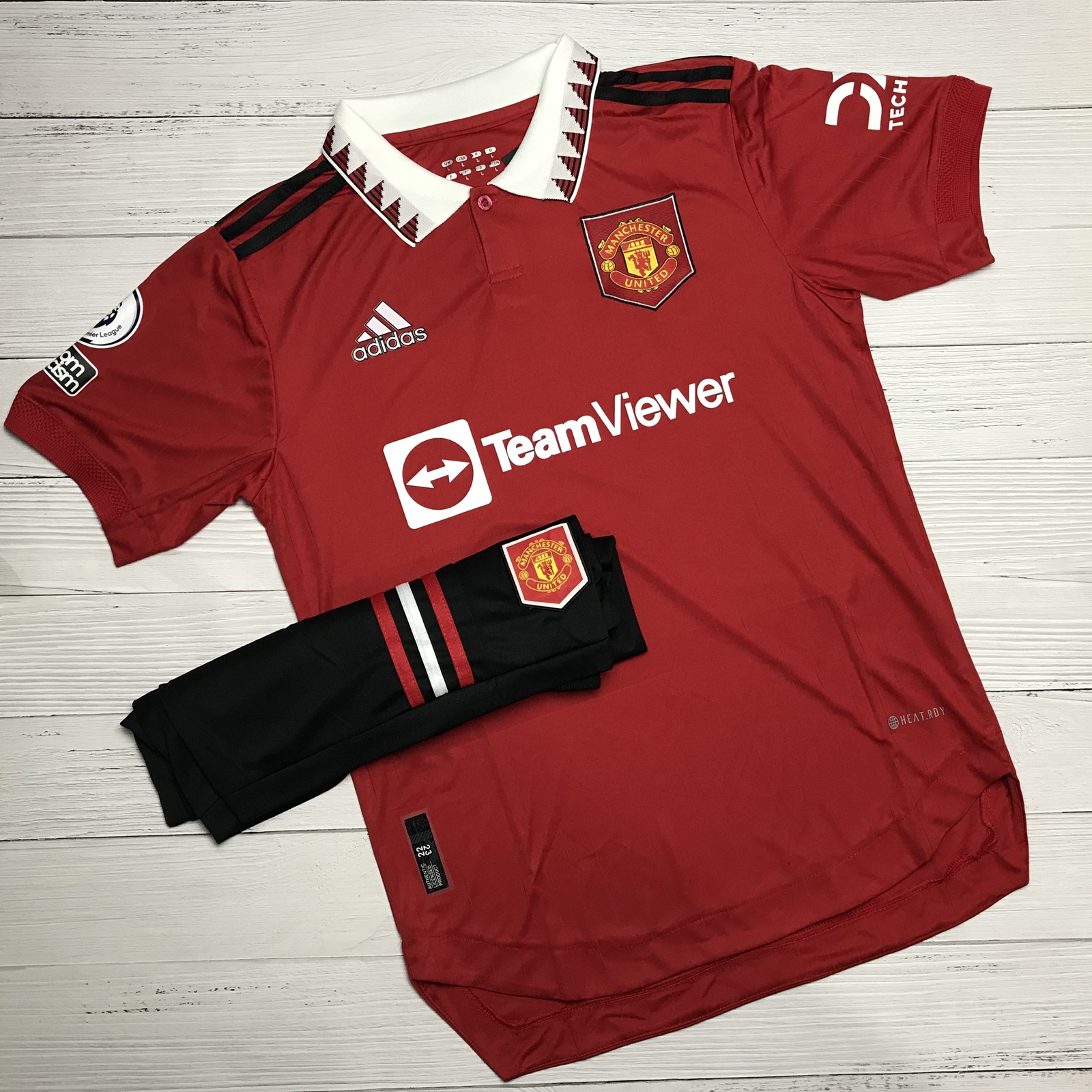 Áo Bóng Đá CLB Manchester United- Chuẩn Mẫu Thi Đấu - ĐỎ QUẦN ĐEN- Vải Polyeste Siêu Thoáng-Siêu Bền