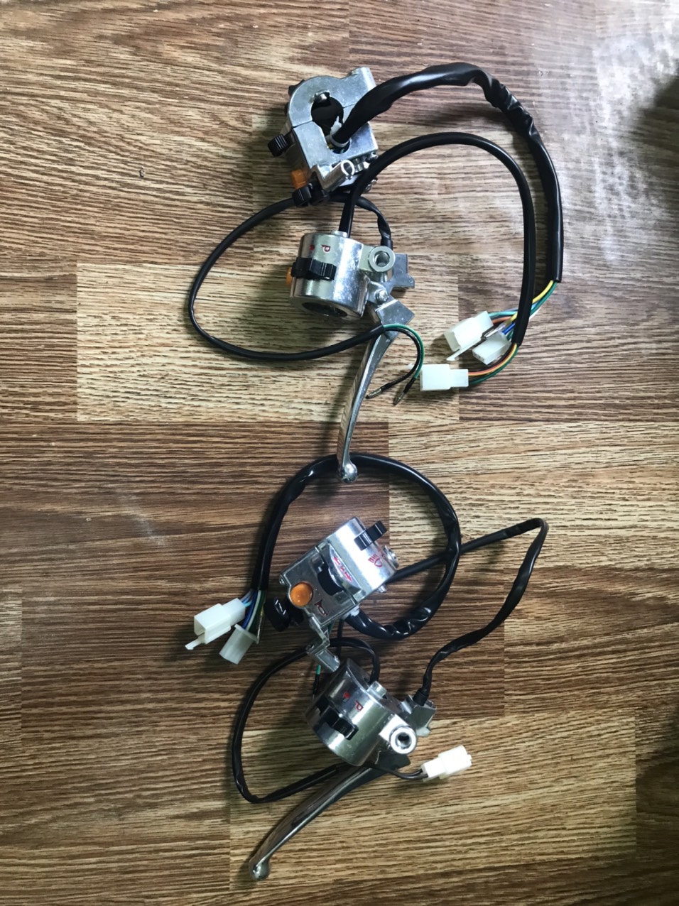 CÙM CÔNG TẮC CÚP 81 NHẬT CŨ CÓ ĐỀ VÀ KHÔNG ĐỀ CÓ GIẮC HỘP HAY GIẮC RỜI SẢN PHẨM LÊN ZIN THEO XE KHÔNG CHẾ CHÁO UY TÍN CHẤT LƯỢNG TỪ SH PHỤ TÙNG