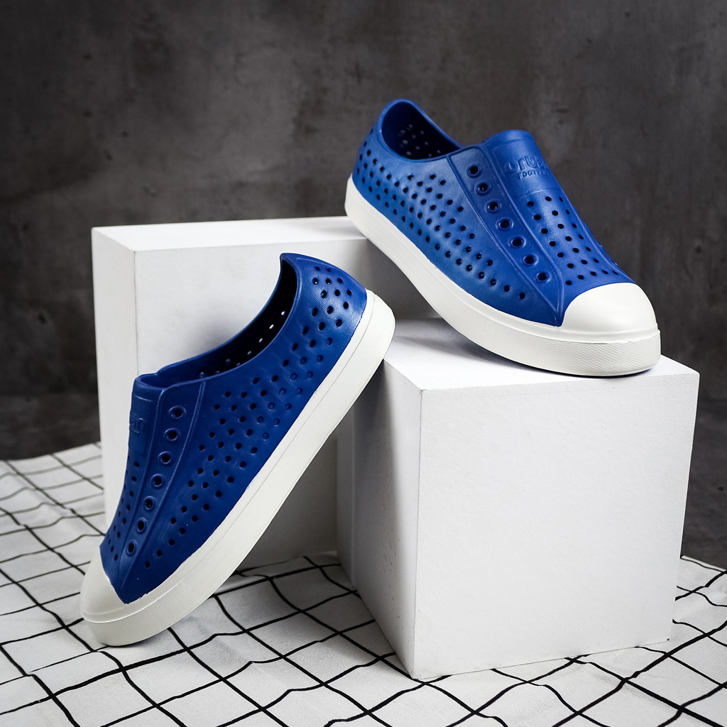 Giày nhựa trẻ em dáng Sneaker, siêu nhẹ, mềm êm chân không thấm nước XLTSr7