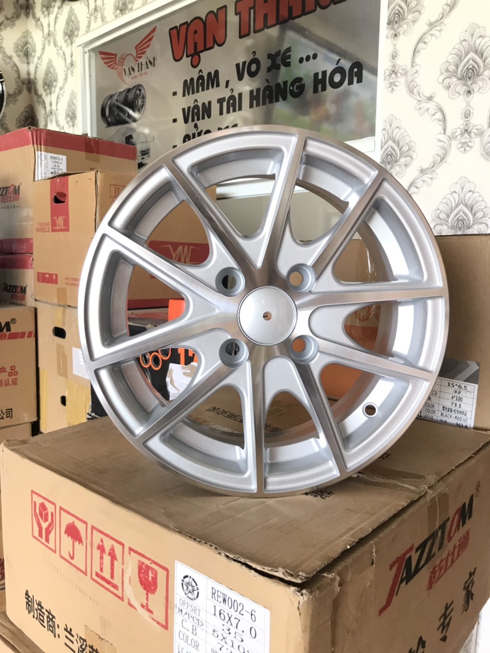 [HCM]Nơi tháy bán Lazang độ ô tô 13 inch Deawoo LanosGentra màu trắng
