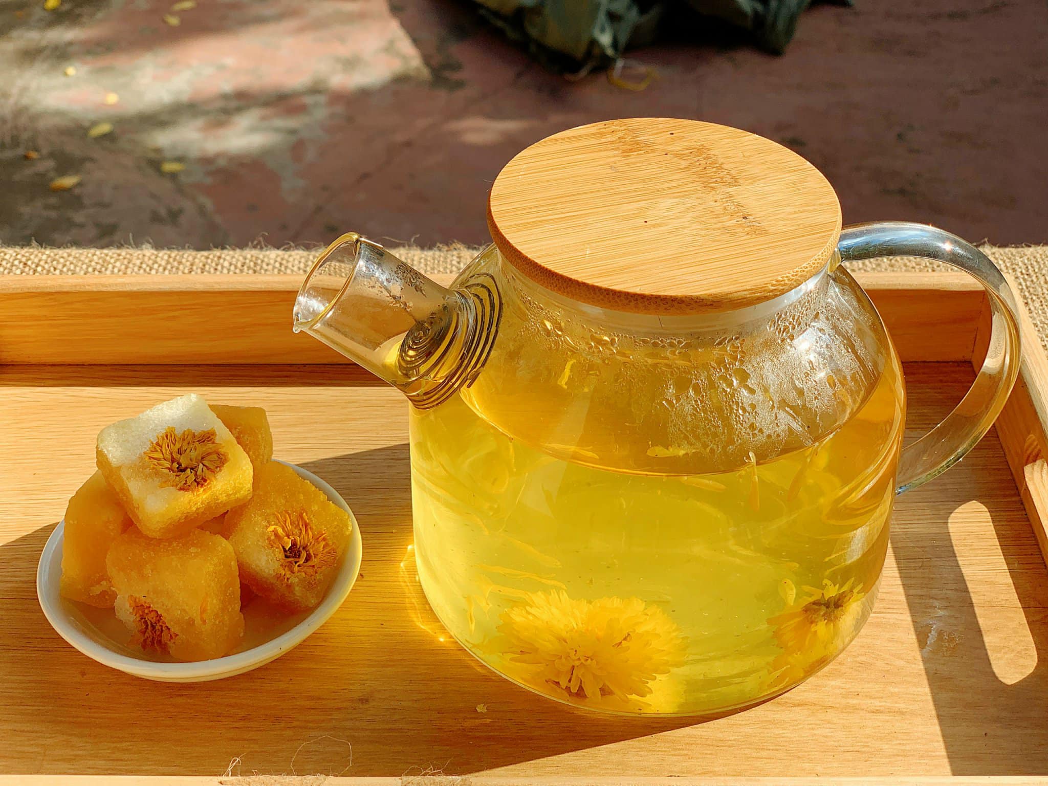 Trà hoa cúc đường phèn mật ong