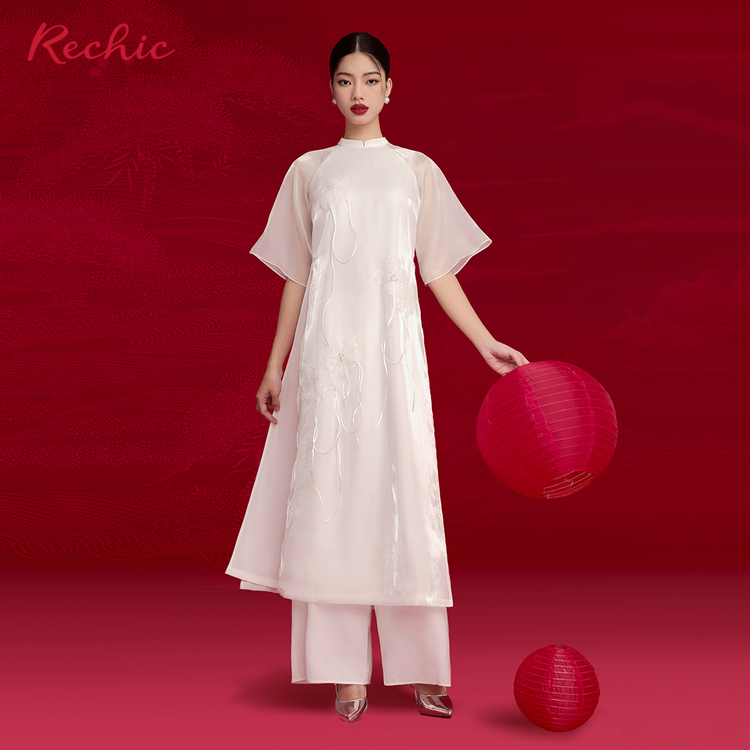 RECHIC Áo Dài Ý Niên cổ thấp tay lửng thêu hoa sang trọng dịu dàng
