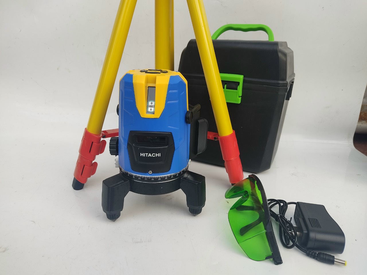 Máy Cân Mực Bắn Cốt HITACHI Laser 5 Tia  xanh may-can-muc-laser