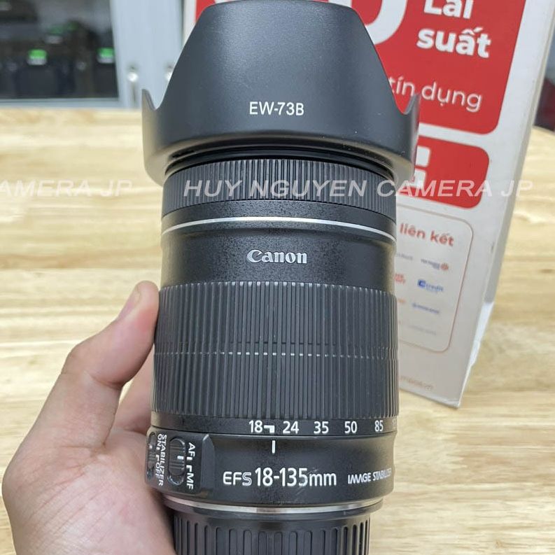 Ống kính canon 18 135 is đẹp . ống kính zoom chụp đa dụng.