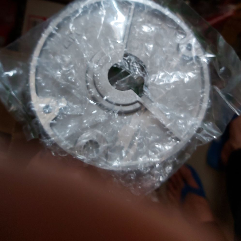 nắp tròn chặn nhớt mâm lửa dream wave đế nhôm