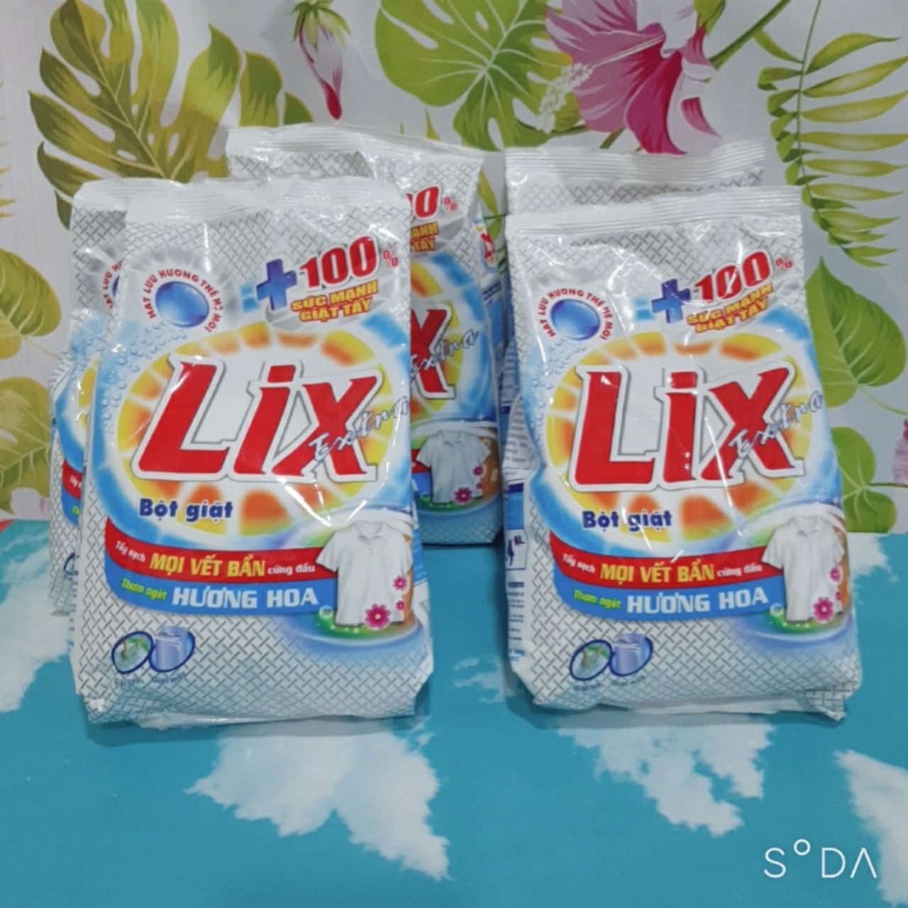 Bột giặt Lix 560g  Thơm Ngát Hương Hoa