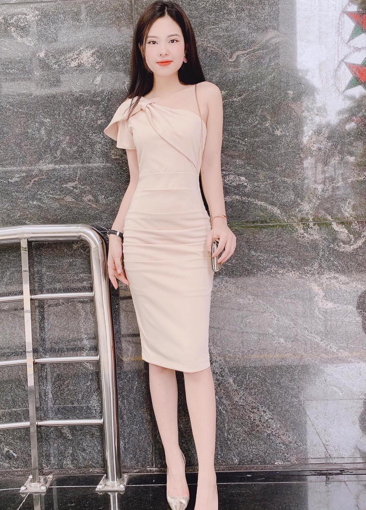 Đầm ôm dự tiệc trễ vai siêu dễ thương