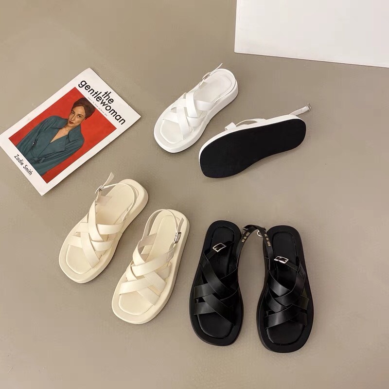 Sandal nữ học sinh quai mảnh đế bằng quai cài. Chất liệu mềm, đi êm chân, phù hợp giới trẻ