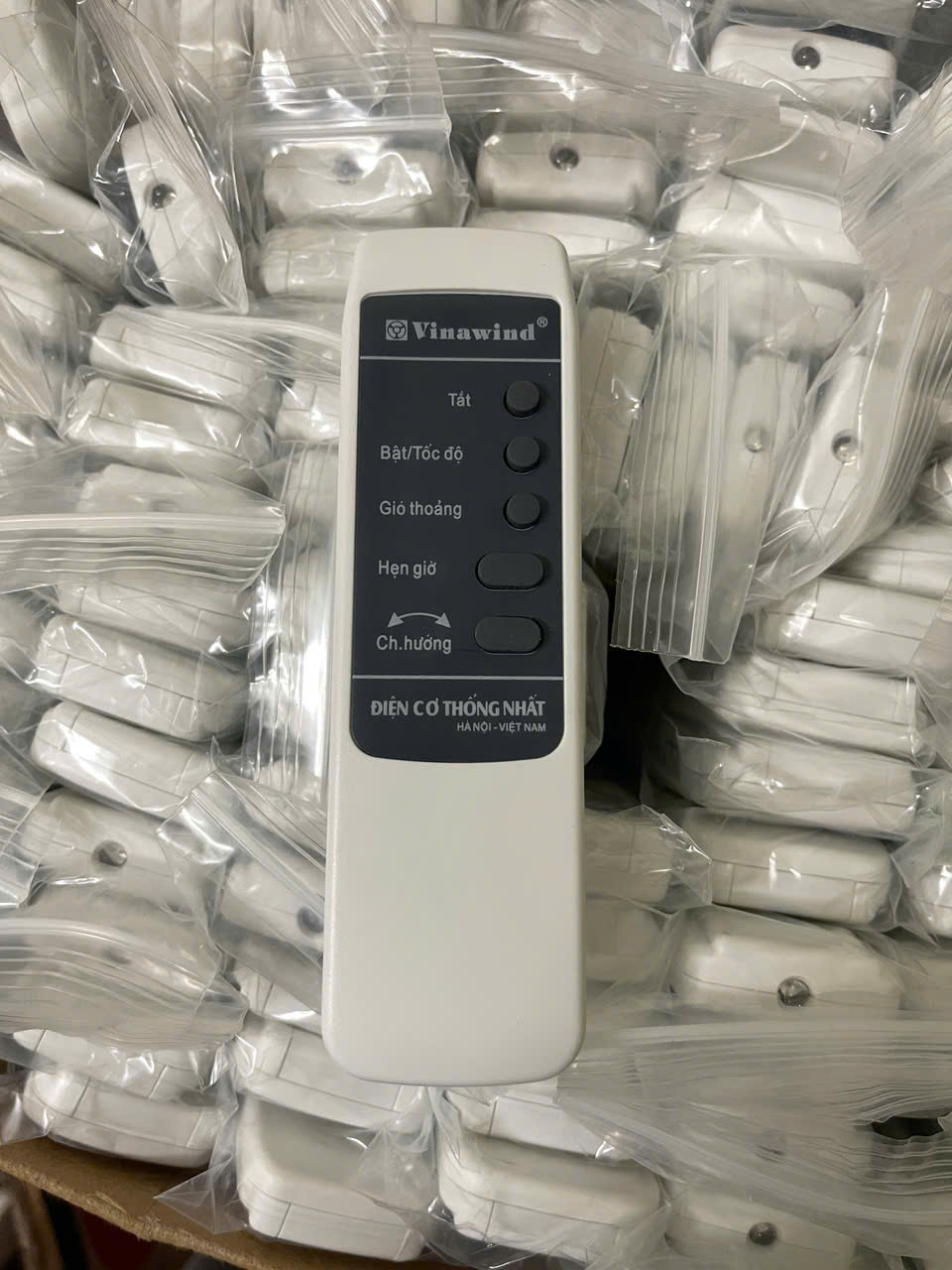 Khiển quạt cây và treo tường Vinawind