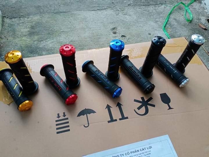 Bao tay domino có gù lắp xe máy.