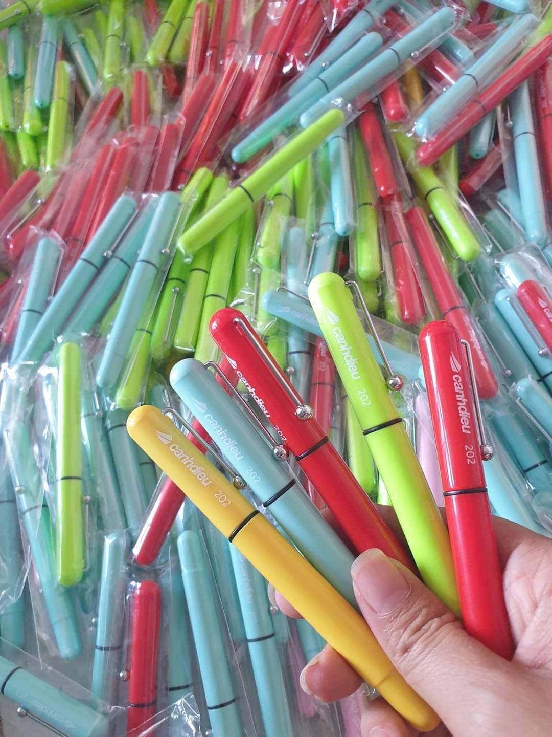 (Ảnh thật tự chụp) Bút Cánh Diều 202 - Bút máy ngòi kim tinh lá tre luyện viết chữ đẹp