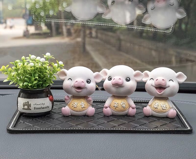 Set heo lúc lắc trang trí taplo xe hơi cao cấp chính hãng