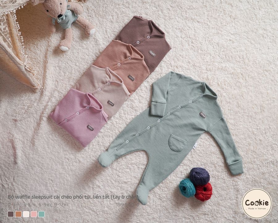 Body sleepsuit cài chéo phối túi liền tất cookie