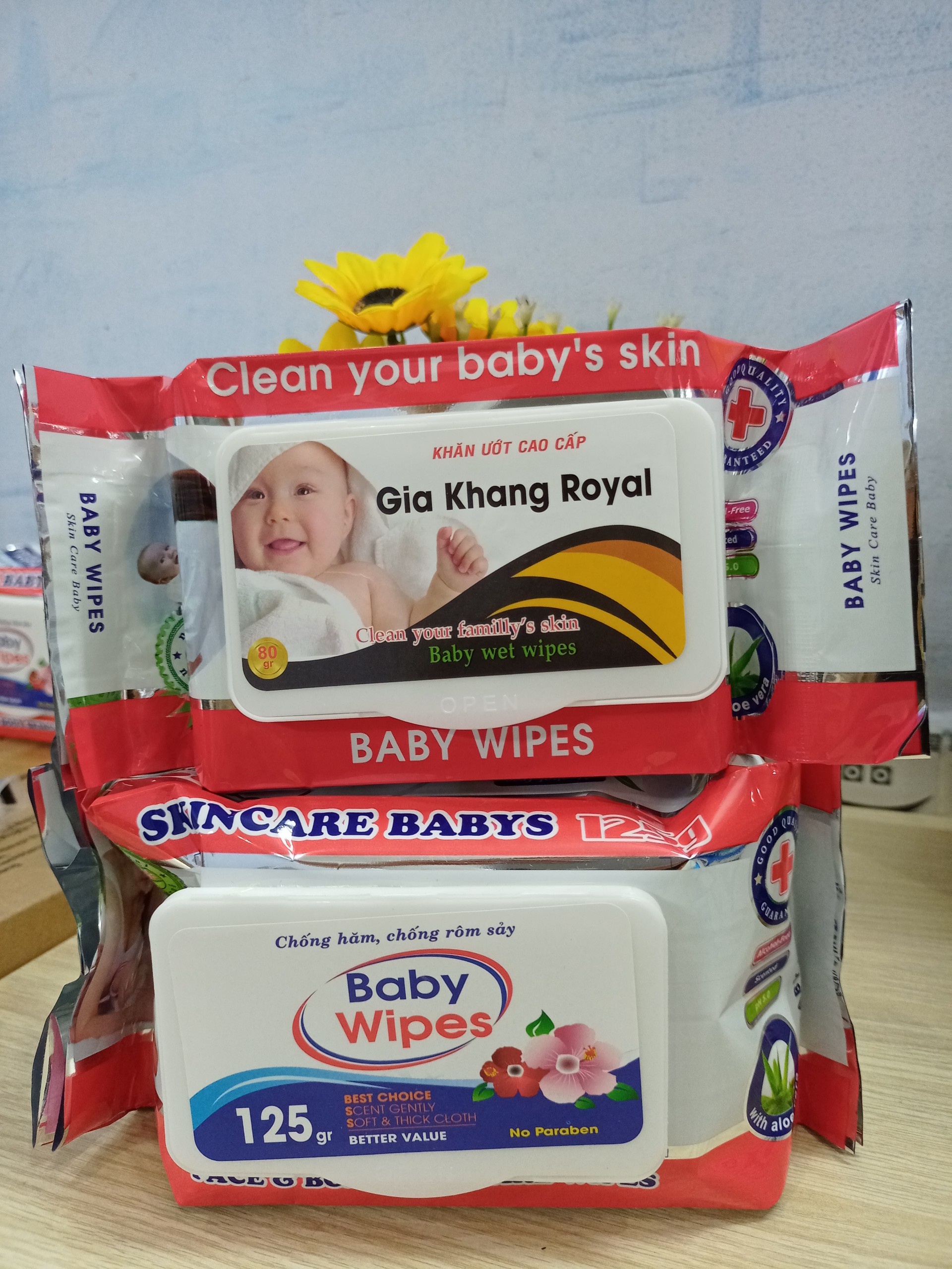 Combo 1 Khăn ướt Skincare Baby 125g+ 1 Khăn ướt Gia Khang Royal 80g