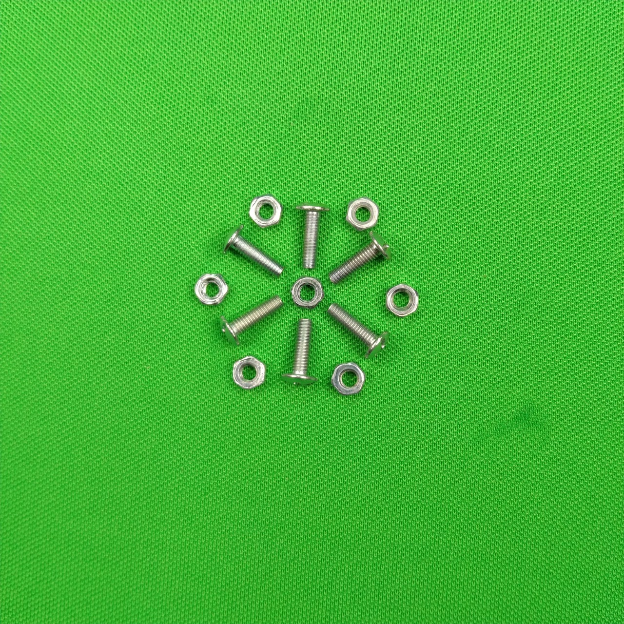 Bulong+đai ốc xi trắng, đầu dù-bake m3x10 mm m.e hoàng khang